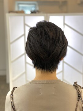 ツムグ 代官山店(TUMUGU) 30代40代50代大人可愛いレイヤーショートボブ/白髪ぼかし