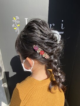 リリ(Liri material care salon by JAPAN) キッズ編みおろしアレンジ[グレージュカラー]