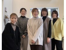 アンジュール ヒルズ(UNJOUR HILLS)の雰囲気（笑顔いっぱいの明るいスタッフが、お出迎えしてくれます☆）