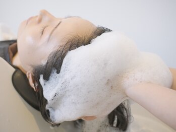 ヘアーデザイン 縁(Hair Design ENISHI)の写真/取扱希少な《TOKIOハイパーインカラミTr》に加えて、「頭皮だけでなく髪まで美しくする」《marbb》導入!!