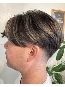 ジェルム ヘアーワークス(germe hair works) メンズセンターパートスタイル