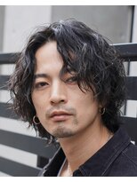 フィフス(fifth)&nbsp;原宿波巻きパーマメンズカットセンターパートツイスパウルフ30代