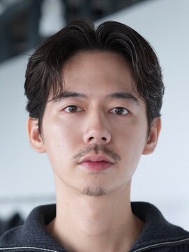 テン 心斎橋(tenn.) メンズセンターパート七三分けパートニュアンスパーマ刈り上げ