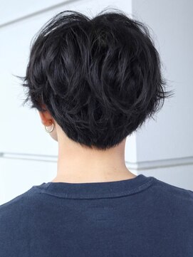 リタバイクロト(LITA by KUROT) 那覇/刈り上げセンターパート/波巻きツイストスパイラル