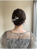 低めシニヨンヘアアレンジ