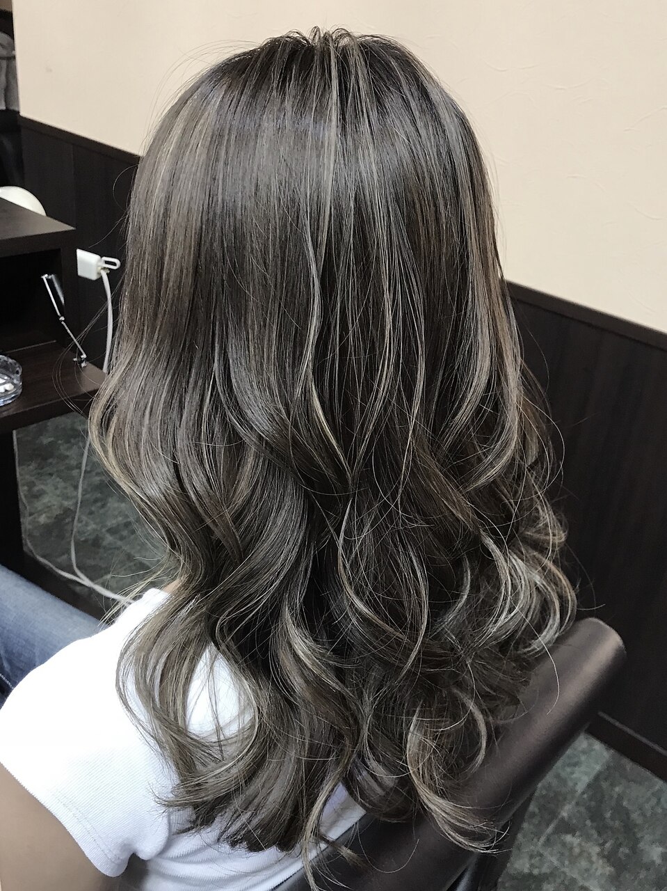 ナチュラルハイライトグレージュ：L018240758｜ヒスヘアー