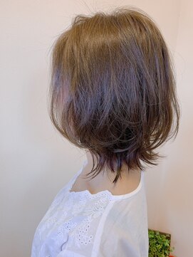 ピアリ(Peri) 軽やか外ハネスタイル