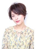 バレイヤージュアッシュカラーツヤ感ノーブル前下がりショート