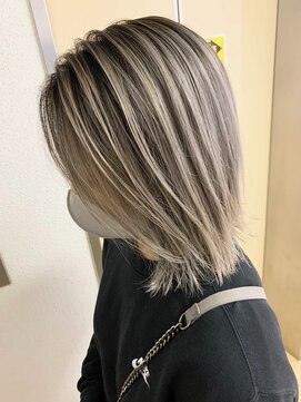 ディーカヘアーセンダイ(Di KA HAIR sendai) シャドールーツ/ホワイトベージュ/外はね/透け感/シースルー