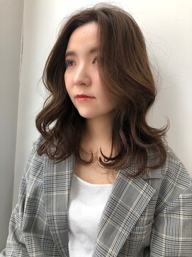 ビーハイブ 一番町店 アヴェダ(BEHIVE) 韓国人風ヨシンモリ巻き艶髪ミディアム☆