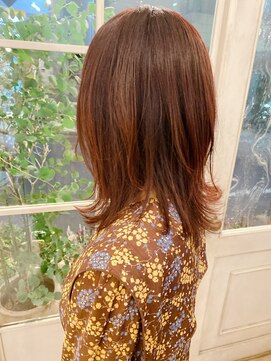 シェノン(CHAINON) イメチェンカラー外ハネウルフミディアムピンクオレンジ髪型30代