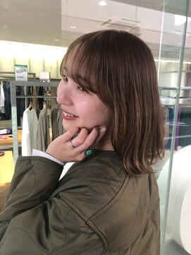 ビーワールド(B WORLD) 伸ばしかけボブもハイライトで動きを【藤枝/髪質改善】