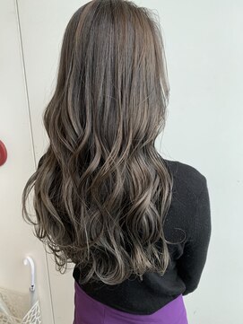 リモア(Remore) グレージュロングスタイル