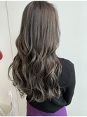 グレージュロングスタイル