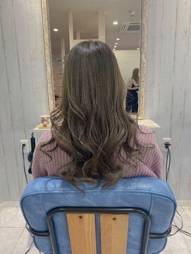 ルシール バイ アリア(Lucir by aria) 派手過ぎない大人レイヤースタイル