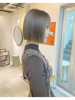 ルーム(Loom.)&nbsp;ハイトーン  ケアブリーチ ベージュ  ボブ ミニボブ