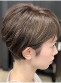 大人かわいい 丸みショート 白髪ぼかし 脱白髪染め