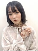 エッジの効いた外ハネ切りっぱなしボブ