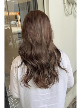 ルーツ(Roots) ☆抜群の透明感☆アッシュベージュ×波巻きスタイル☆髪質改善