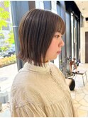 動きとツヤ感を楽しむ、大人ミディアム