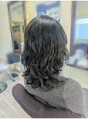 癖毛を活かしたミディアムヘアー
