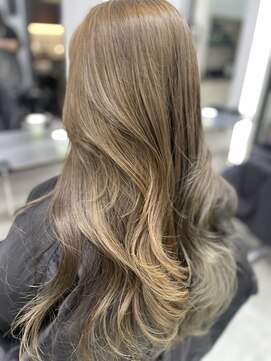 エイム(AiM) レイヤーカット×ベージュ