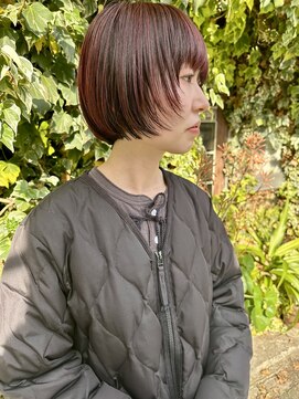 クルミ(kurumi) ブリーチありアンブレラカラー　カシスレッドとレイヤーボブ