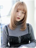 顔まわりレイヤー/ぱっつん前髪/ホワイトブロンド/艶髪