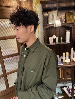 アティック ヘアーデザインアンドリラクゼーション(attic hair design&relaxation)の写真/【四ツ橋駅10秒】トレンドのメンズマッシュヘア/カジュアルパーマ/スパイラルパーマもお任せください☆