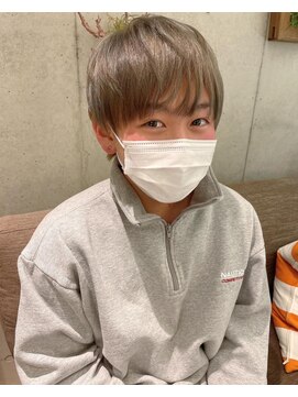 エム インターナショナル 春日部本店(EMU international) マッシュショートのグレージュカラーでイメチェン