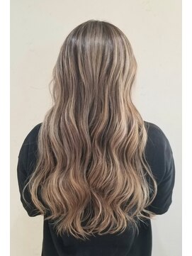 ヘアーアンドネイル ルシア(Hair&Nail Lucia) ホワイトパールバレイヤージュ