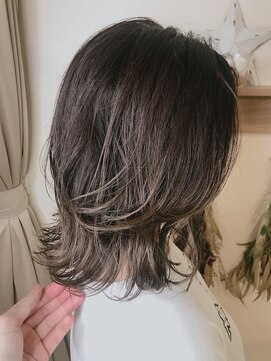 リアン(Lien) 外ハネ/アッシュカラー