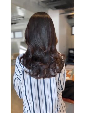 レノラ 本町(LENORA) ウェーブパーマこなれミディ前髪レイヤーカット薄めバング