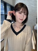 20代30代大人可愛いアッシュベージュくびれボブ耳掛け透明感