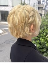 マノハル(MANOHARU)&nbsp;ブロンドショートヘアアレンジ