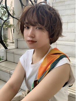 いつものヘアも前髪や顔周りのカットで印象が変わる。大人可愛い、褒められショート・ボブに！[平塚2分]