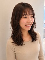 モック(moc)&nbsp;女性らしいミディアムウェーブスタイル