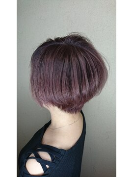 スタジオ キャンパス パープル系カラー。ショートボブ