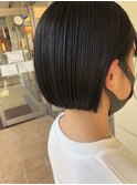 切りっぱなしショートボブ