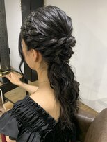 崩れにくい！ローポニーテール
