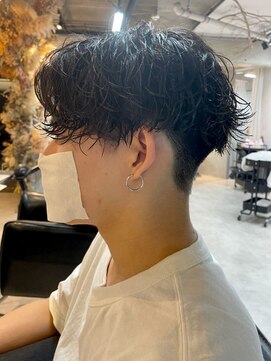 ティダスマイル(tida smile) ツイストスパイラル×刈り上げスキンフェード