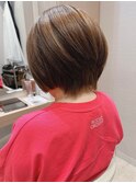 首元スッキリ、大人シャープなショートボブ