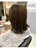 オリーブベージュ切りっぱなしボブ
