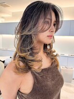 ノラ ウメダ(NORA UMEDA)&nbsp;ハイライトバレイヤージュ海外風レイヤーカットハイライトカラー