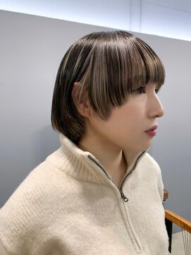 オーオ シカシカ(OOO YY) マッシュボブにローライトデザイン