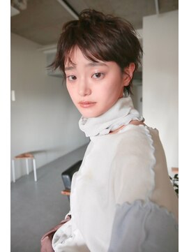 フイ(HUI) 抜け感ベージュショートレイヤー◎ひし形シルエット×小顔