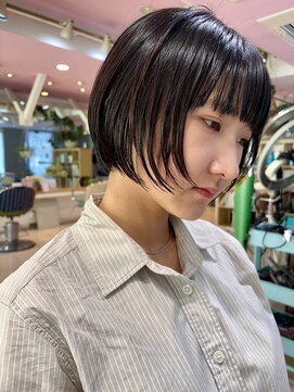 ロッソサンテ(rosso sante) タイトな黒髪ショート