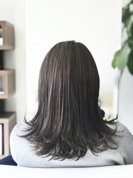 ルピス(LUPIS) 外ハネミディアムレイヤー