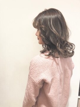 レナークイスト(LENAHC ist) ラベンダーベージュカラー