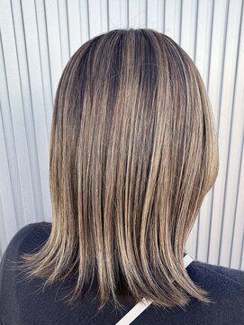 ヘアスペース ロン バイ シュシュ(HAIR SPACE Le rond by chou chou) 【Le rond】鎖骨下切りっぱなしボブ×白髪ぼかし